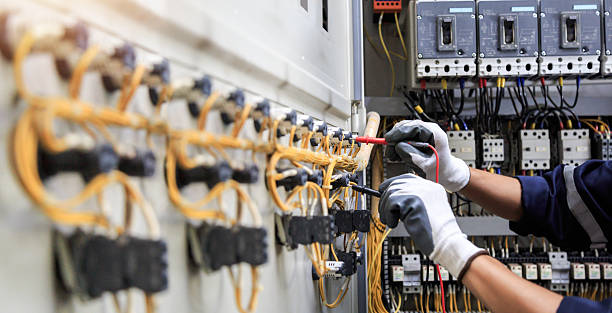 Professional Electrician technician working in Williamsport, IN